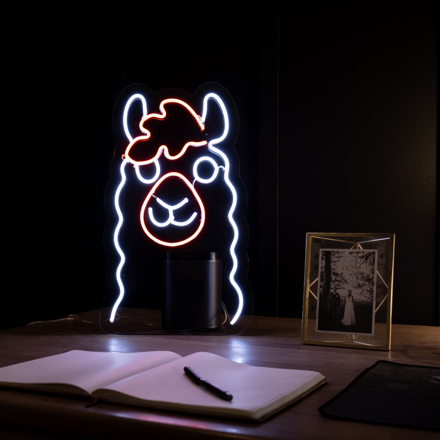 Lama - LED Mini Glow Sign